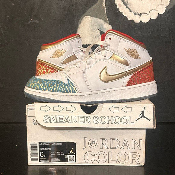 Nike White and Gold Sneakers Iconic Style - Picture 2 of 4